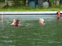 Stundenschwimmen - Felix Redolf und Stefan Badstieber machen das Stundenschwimmerabzeichen